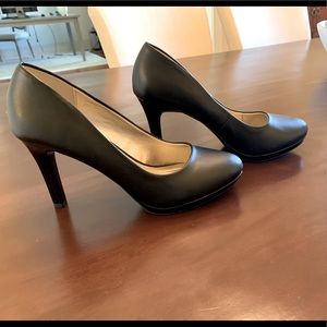 Black Bandolino Pumps/Heels